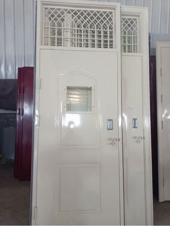 惠农学校教室门