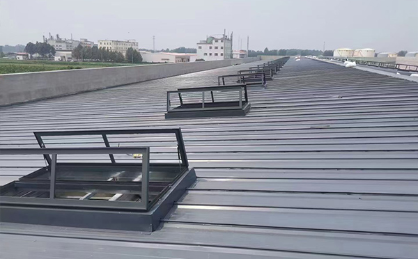 某中学室内体育馆惠农排烟窗改造项目