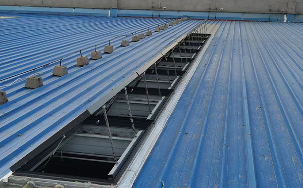 某城市大型商业综合体中庭惠农排烟窗工程