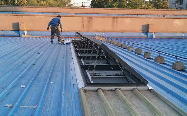 某区域性物流仓储中心惠农排烟窗系统安装项目