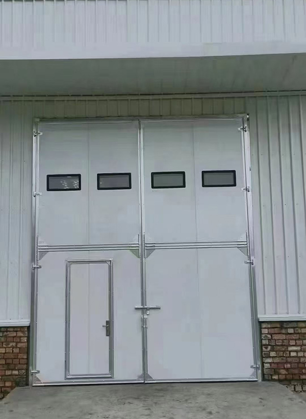 惠农工业门在设备装配车间出入口的实施记录